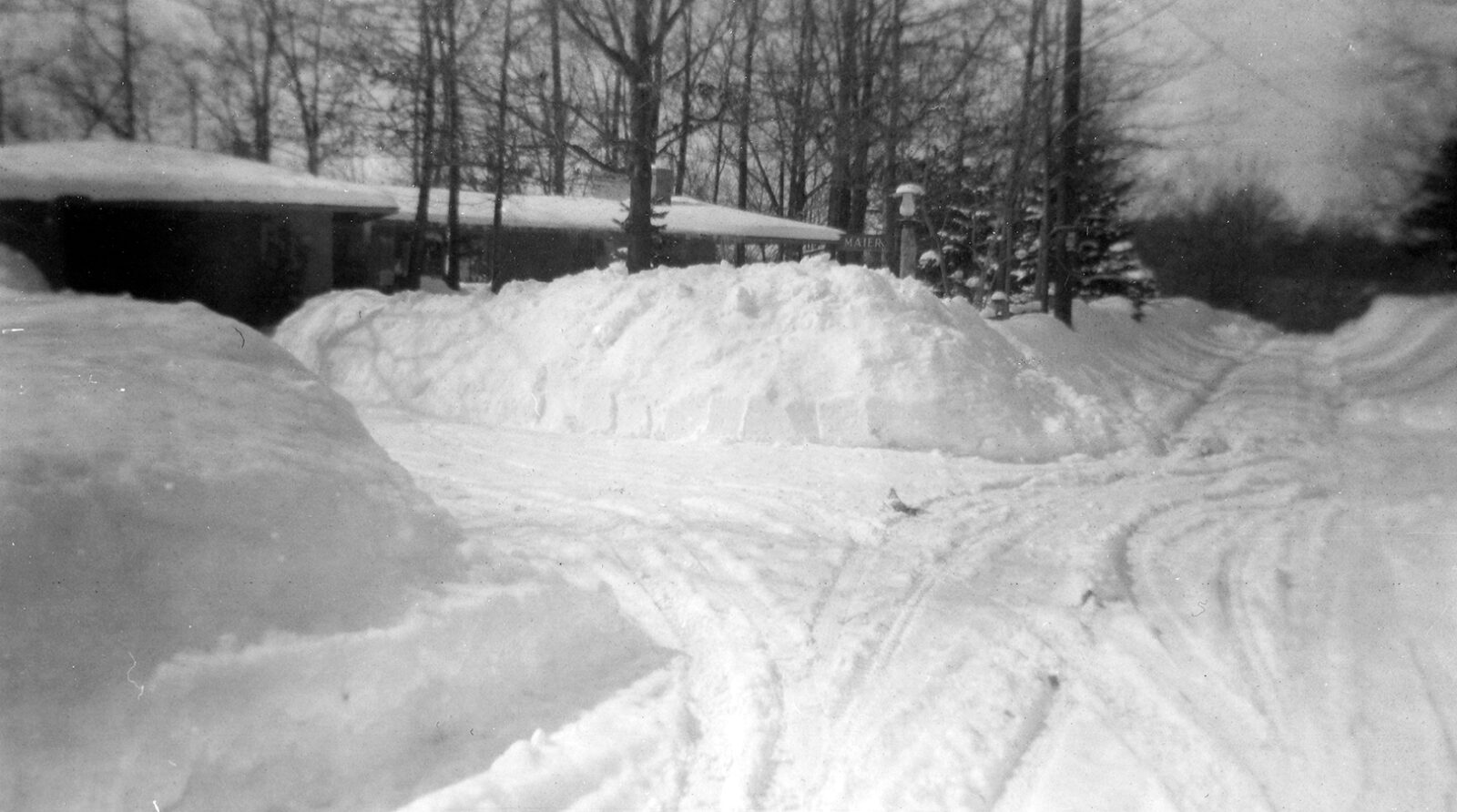 Big snow out front 1966